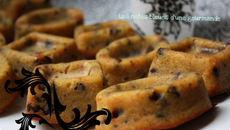 Financier à la mangue, fève tonka et pépites de chocolat