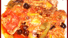 Cuisses de poulet aux 3 poivrons et aux olives de Nyons