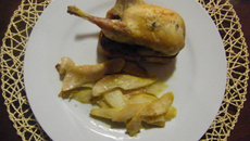 Cailles roties poires et toast de roquefort société