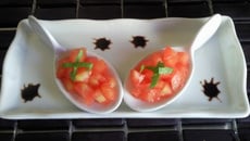 Tartare de tomates parfumé au basilic