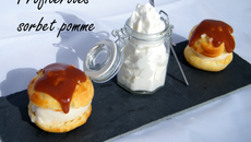 Profiteroles sorbet pomme, caramel et chantilly au cidre