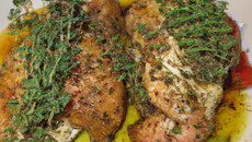 Chapon poché au four et au thym