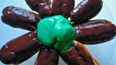 Fleur pistache/chocolat noir en pâte à chou