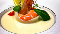 Papillote de langoustine sur sa petite bisque