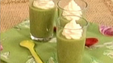 Verrine de velouté de courgettes chantilly au citron