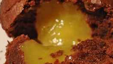 Gâteau au chocolat, cœur coulant à la mangue