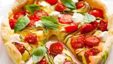 Tarte au Chavroux, tomates et courgettes