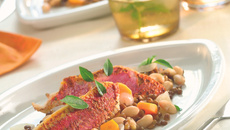 Filets de rouget en escabèche, haricots blancs et lentilles en salade