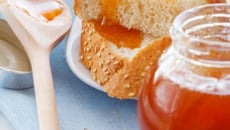 Confiture d'abricots aux amandes