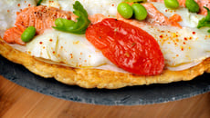 Tarte fine de saumon sauvage et cabillaud d'alaska au basilic et tomates rôties