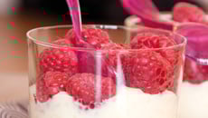 Verrine de riz au lait minute aux framboises et vanille