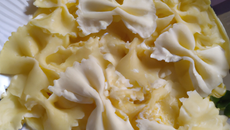 Farfalle à la crème de pignons et de parmesan