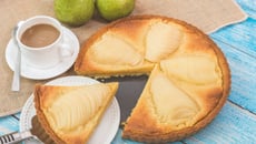 Tarte amandine aux poires et vanille nappée à l'abricot