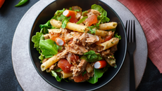 Salade de pâtes au thon et surimi