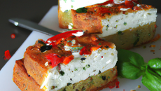 Cake aux poivrons, à la feta et basilic