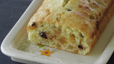 Quatre-quarts aux pépites de chocolat & oranges confites