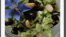 Salade de courgette aux olives, parmesan et fleur de bourrache