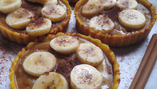 Tartelette à la banane, à la cannelle et au rhum