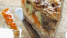 Tourte pastilla à l'agneau, abricot et cannelle.