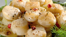 Rosace de St Jacques et Corne de gâte sautées