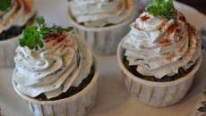 Cupcakes épinards et crème fouettée à la roquette