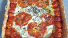 Tarte à la tomate, mozarella et moutarde