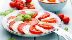 Salade à l'italienne, tomates, mozzarella