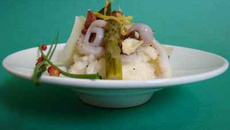 Risotto aux asperges vertes, encornets, noisettes et parmesan