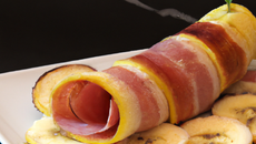 Banane au jambon cuite au four