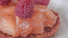 Tartelettes sablées aux spéculoos, pommes fondantes et framboises