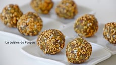 Boules (barres) aux dattes et aux noix, linette et spiruline, vegan