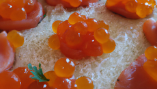Sashimi de caviar de saumon