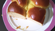 Brioche fourrée à la confiture