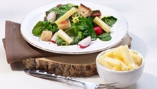 Salade d'épinards avec gruyère AOC