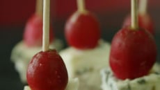 Brochettes apéritives, poulet, Fourme d'Ambert et radis