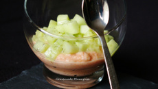 Verrines de mousse de saumon fumé et concombre