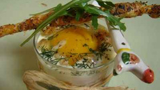 Œuf cocotte épinard truite rose, sacristain parmesan pavot
