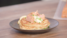 Pancakes de pommes de terre au saumon MOWI Traiteur fumé thym citron