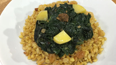 Curry végétarien aux épinards et blé tendre aux raisins blonds