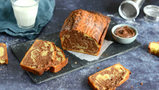 Quatre quart marbré au yaourt à la grecque et au chocolat