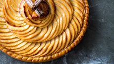 Tarte aux pommes sur lit de compote
