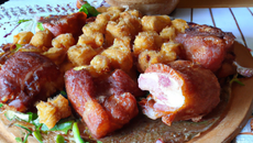 Epaule de cochon de lait cuite au miel, beignets savoyards