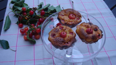 Muffins cerises aigres et chocolat blanc
