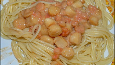 Spaghettis sauce crevettes, saint-jacques et citron
