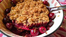Crumble aux cerises et au miel