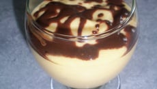 Mousse de mangue et zigzag de chocolat