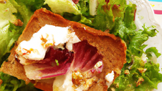 Salade au toast de chevre