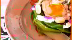 Salade tiède de poireau à l'œuf poché et Roquefort Papillon