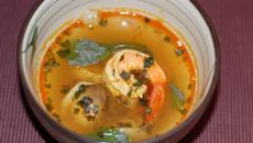 Soupe acidulée aux crevettes