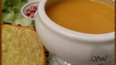 Soupe citrouille et sa tartine de gruyère grillée